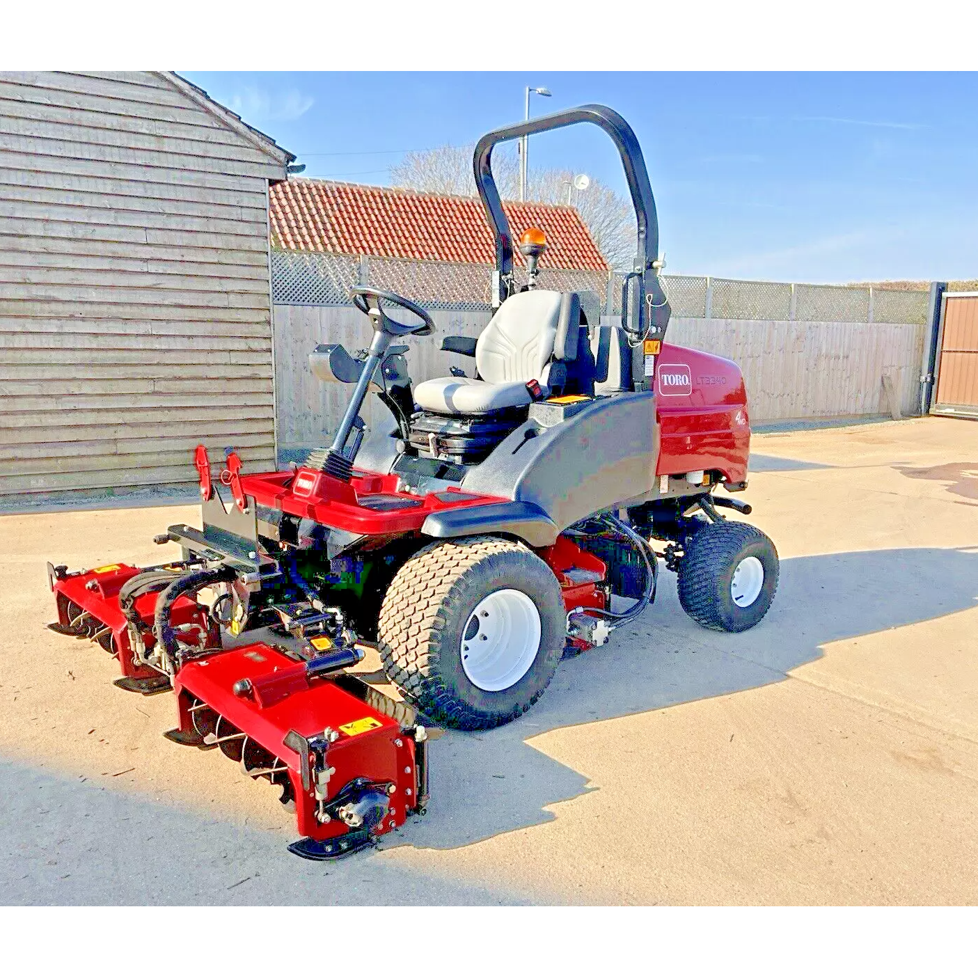 2019 TORO LT3340 TRIPLE CYLINDER RIDE ON LAWN MOWER | 648 Hours